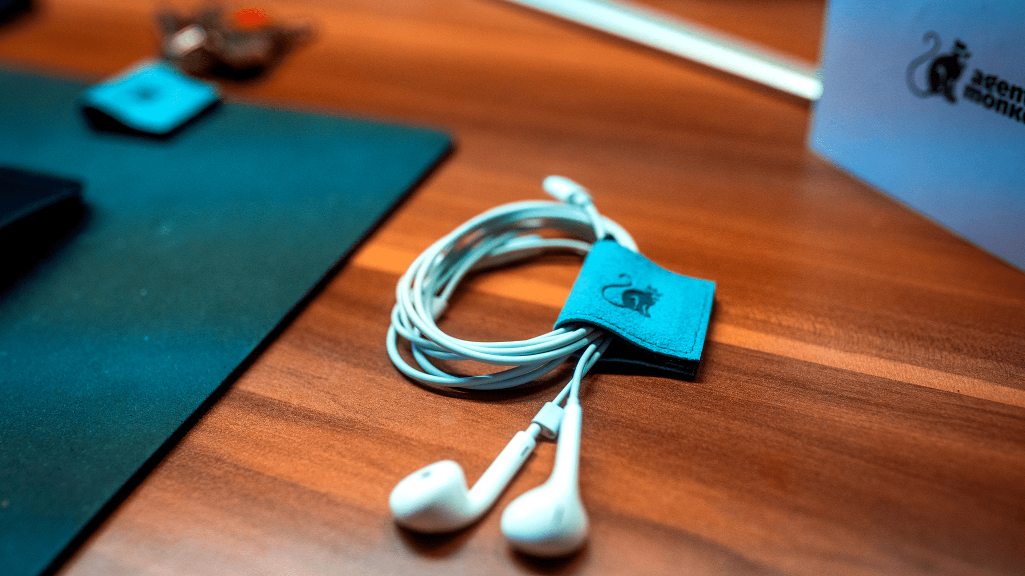 Agent Monkey Multitool | Cable Organizer | Ocean Blue - Deskology